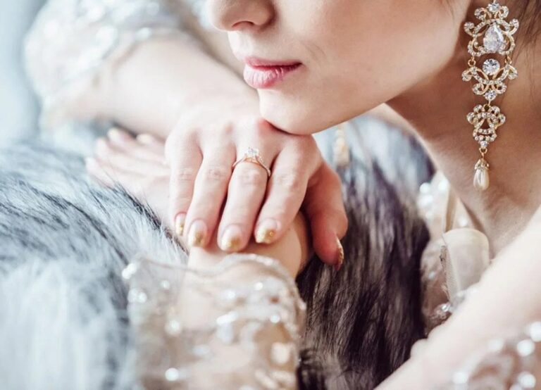 How to Style Resin Jewelry with Everyday Outfits